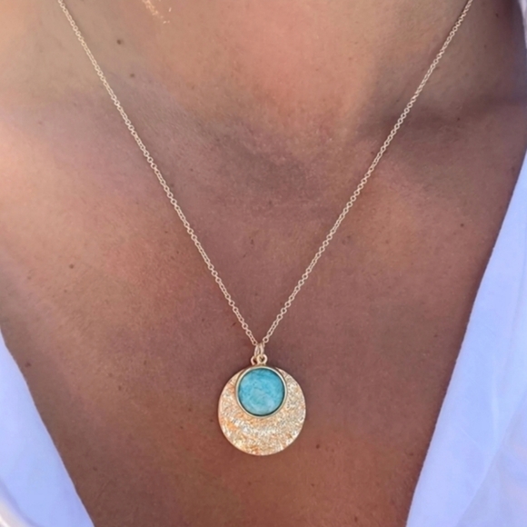 Jewelry - Round Green/Golden sphere pendant